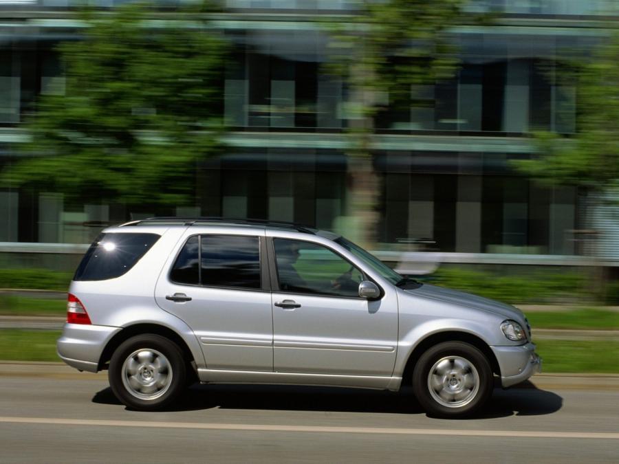  Mercedes-Benz ML500 2001 года  (фото 8 из 17)